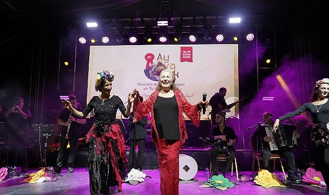 Suzan Kardeş’ten Ayvalık’ta Balkan Rüzgarı!
